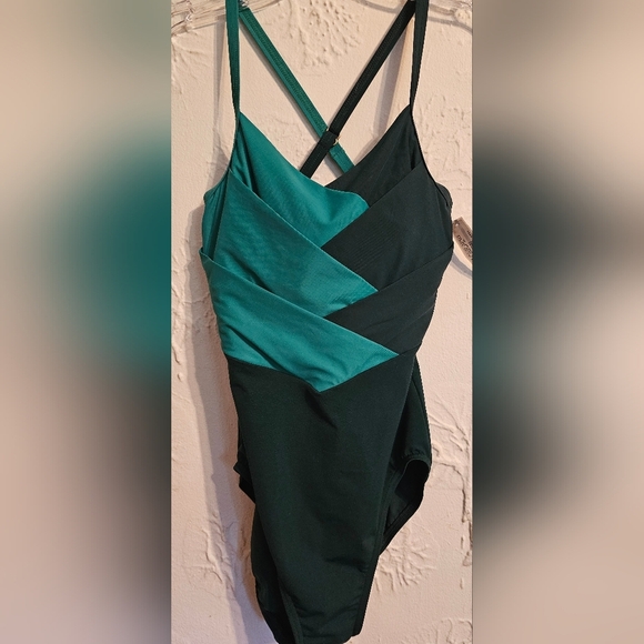 Lands' End Other - Lands' End Slendersuit Pleated Low Leg Women's Swimsuit New Size 2